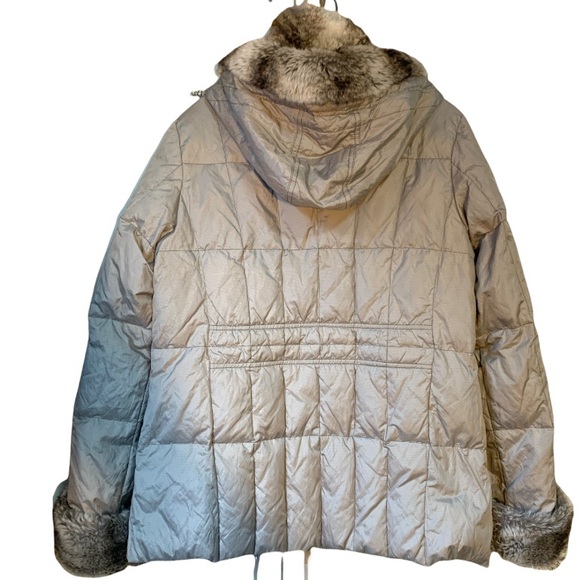 Platinum women’s light weight coat, size medium, Beige color - Picture 3 of 13